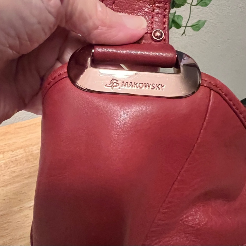 B Makowsky Red Pebbled Leather Hobo Shoulder Bag Large - Picture 10 of 13